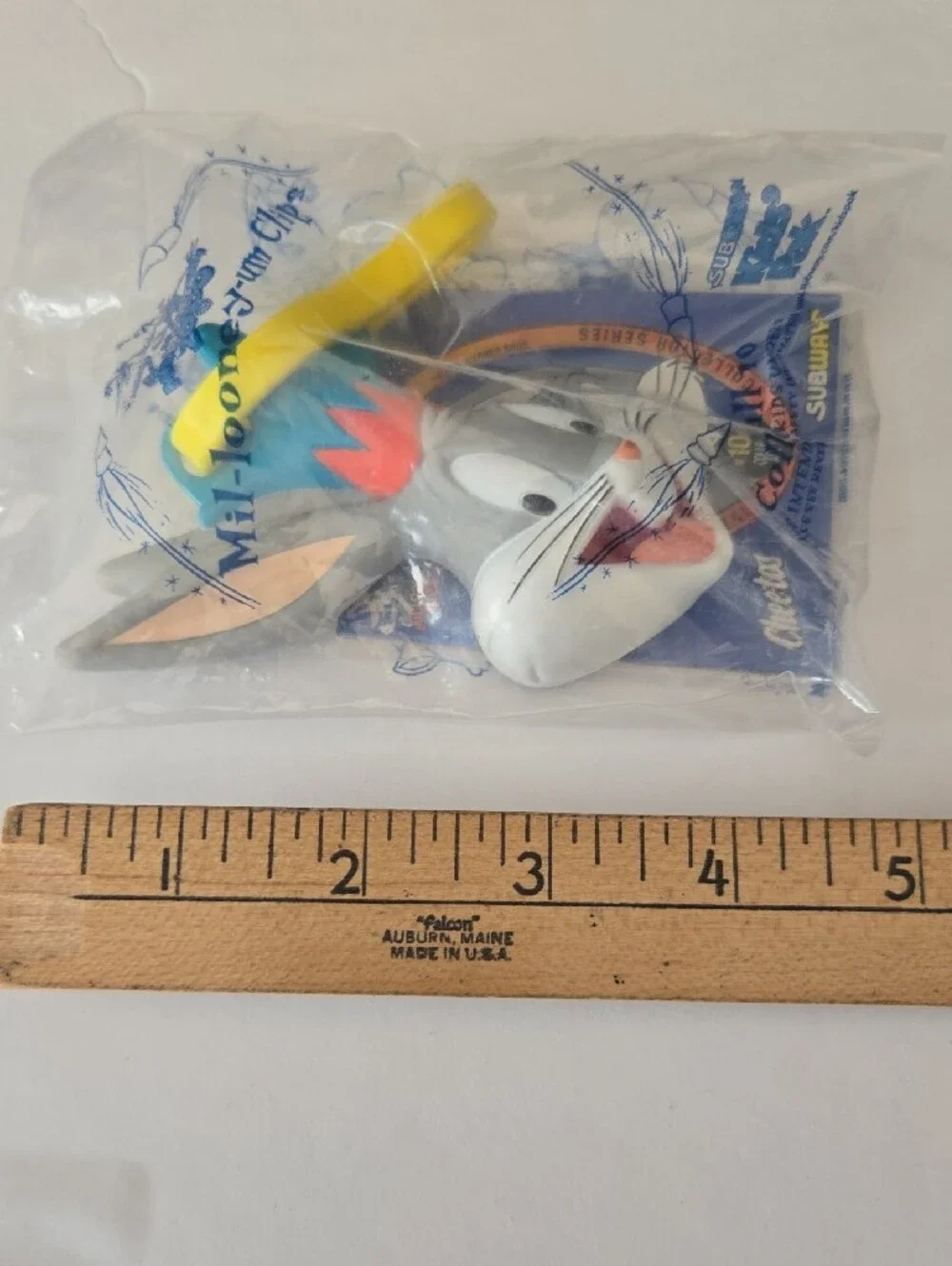 1999 Subway Kids Pak Bugs Bunny Yellow-Accented Backpack Purse Clip-on Charm NEW